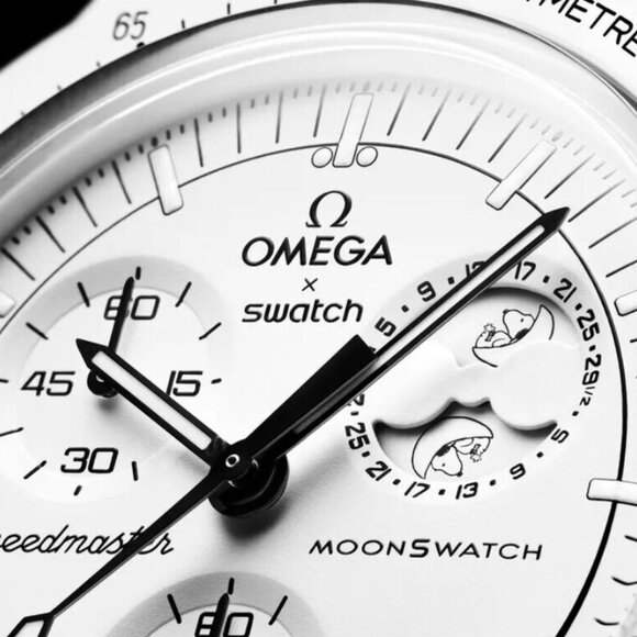 Omega x Swatch Mission To The Moonphase Snoopy Moonswatch White Brand New In Box - Picture 4 of 7